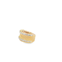 18kt Yellow Gold Baguette and Round Brilliant Cut Diamond Ridged Taper Ring