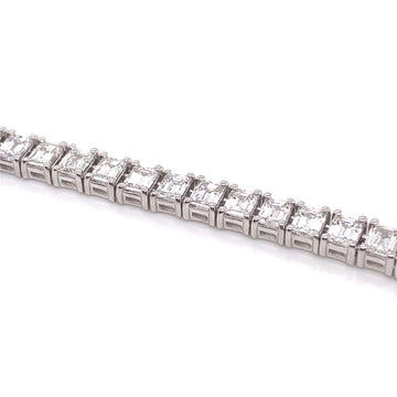 18kt White Gold 9.11ct Emerald Cut Diamond Tennis Bracelet